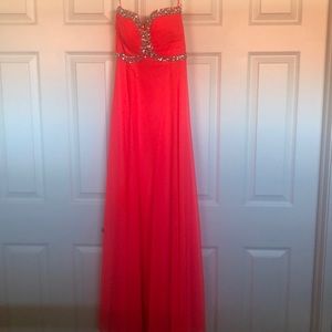 *BRAND NEW* Escape prom dress